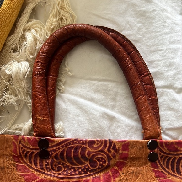 This pristine vintage 1950 handbag leather can be in your closet today! - Picture 3 of 6